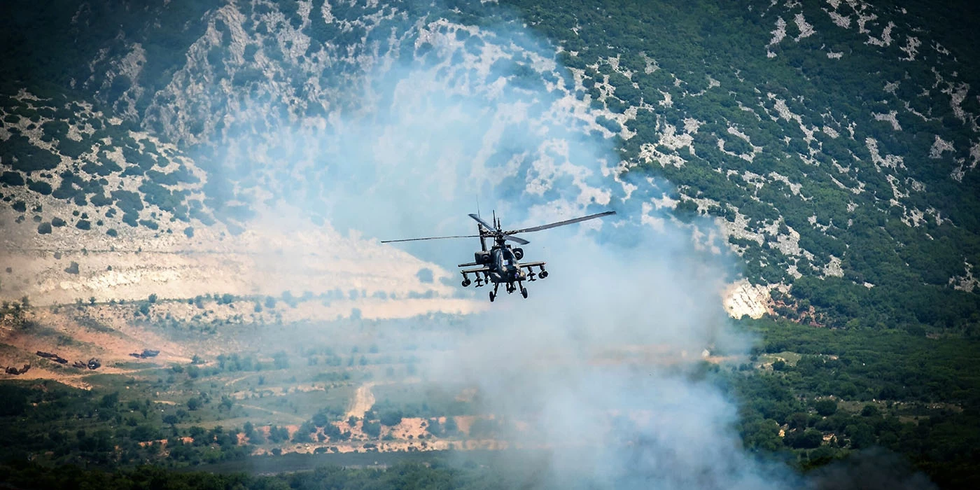 Αεροπορία Στρατού: Ματαιώθηκε ο διαγωνισμός προμήθειας αερόφυλων και θερμοβολίδων για τα AH-64D/D Longbow Apache